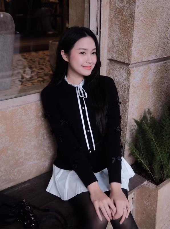 Thời gian vừa qua, Đoàn Văn Hậu vướng chấn thương nghiêm trọng và không thể thi đấu, chính Doãn Hải My là người đồng hành cùng ông xã đi chữa trị ở nhiều quốc gia. Cô cũng không ngần ngại lên tiếng bảo vệ chồng trước những bình luận tiêu cực về sự nghiệp của anh.