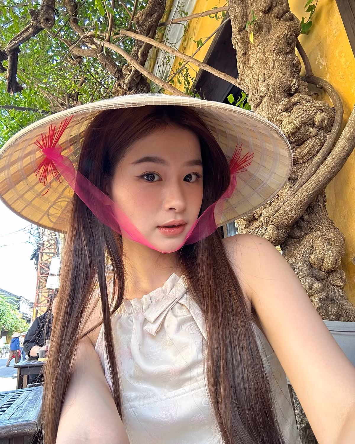 Cô nàng sở hữu ngoại hình nổi bật với vóc dáng thon gọn, làn da trắng mịn và gu thời trang biến hóa linh hoạt.