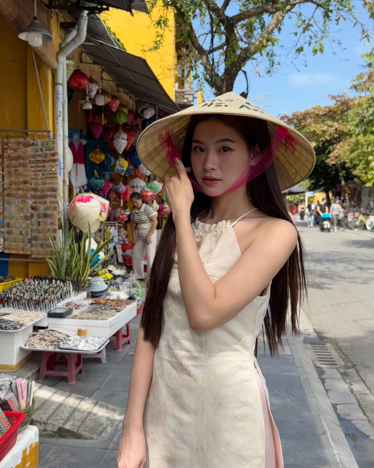 Điều đặc biệt khiến nhiều người nhớ tới cô nàng là chất giọng. Mai Hương được nhiều người nhận xét là sở hữu chất giọng khá chua, khác hẳn với vẻ ngoài dịu dàng. Thế nhưng cô nàng đã biến đó thành điểm riêng và tạo thành dấu ấn cá nhân đặc biệt.