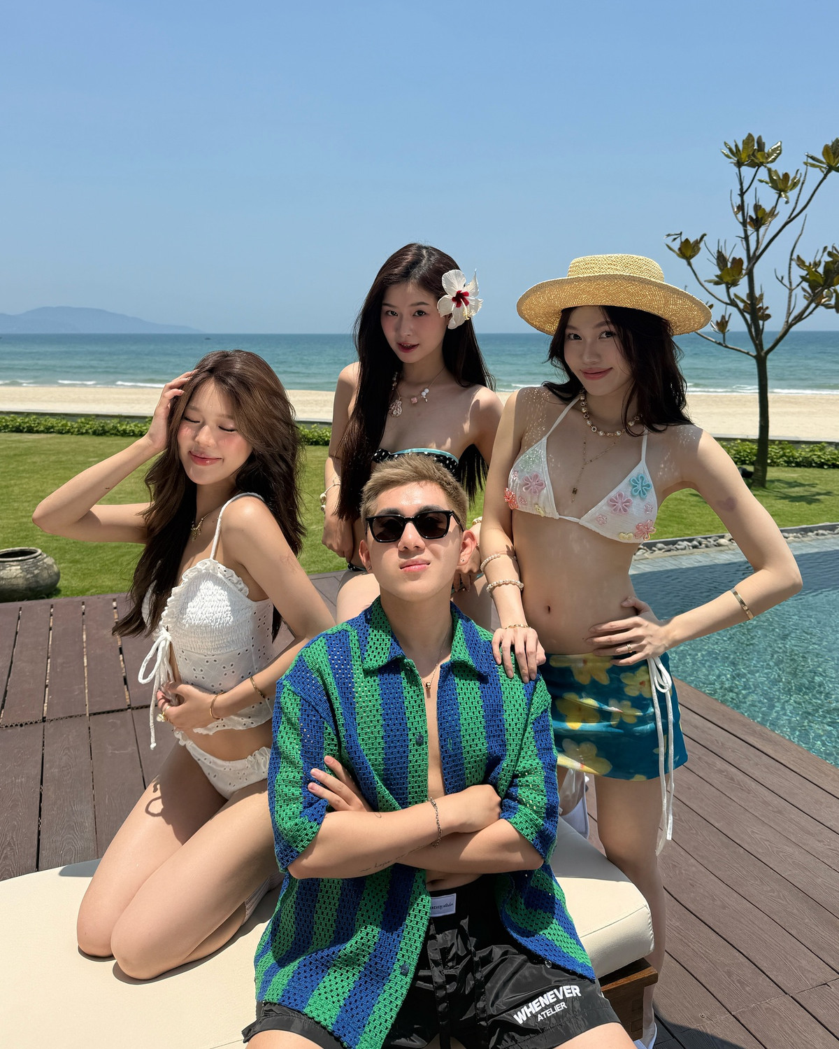 Cô nàng vừa có chuyến du lịch biển cùng với loạt Tiktoker đình đám khác như Ly Phạm, Ngọc Thiệp.