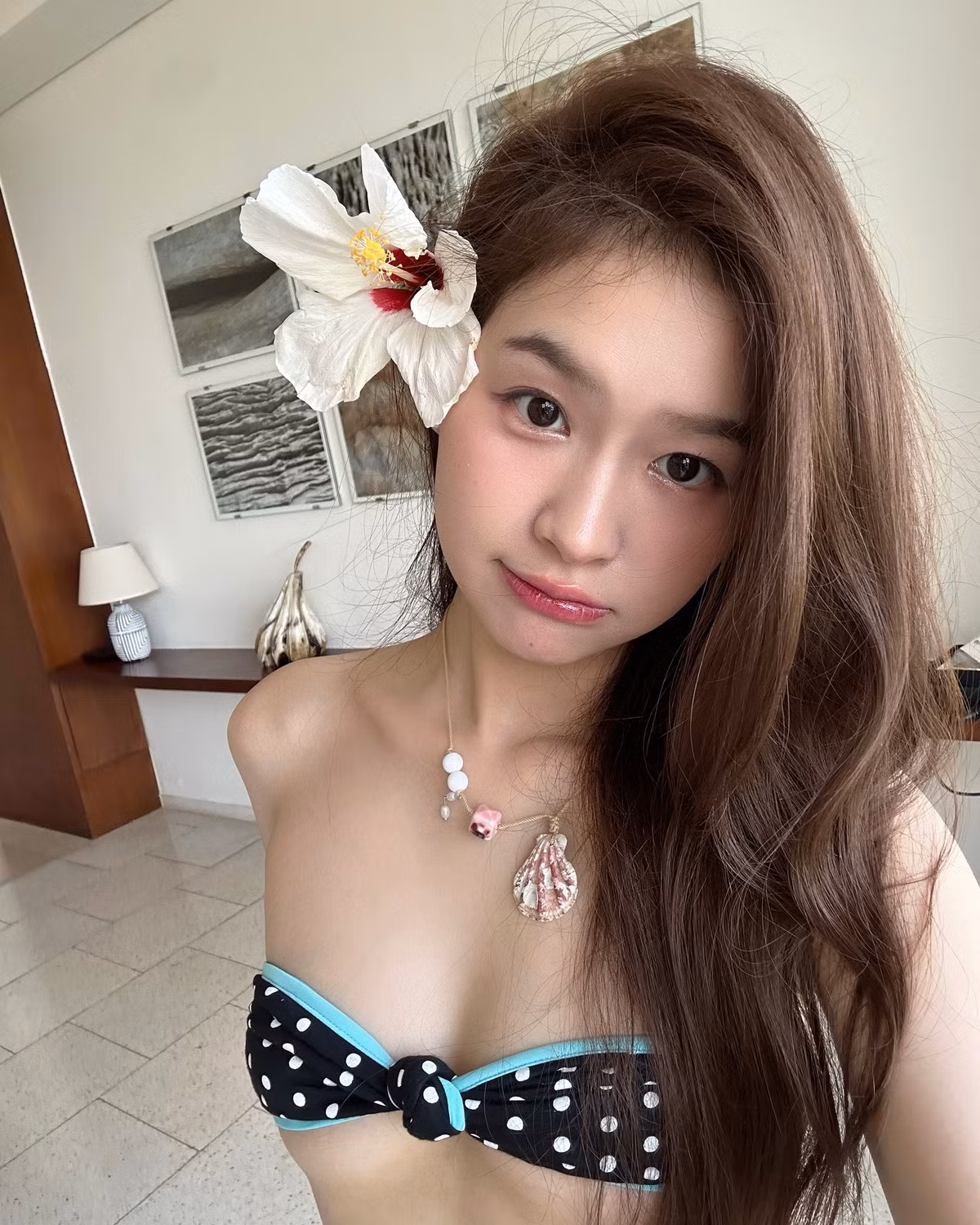 Mai Hương là một nàng Tiktoker khá nổi về lĩnh vực thời trang, cô nàng được biết đến là một người mẫu cho các shop thời trang và những clip vui nhộn, đáng yêu.