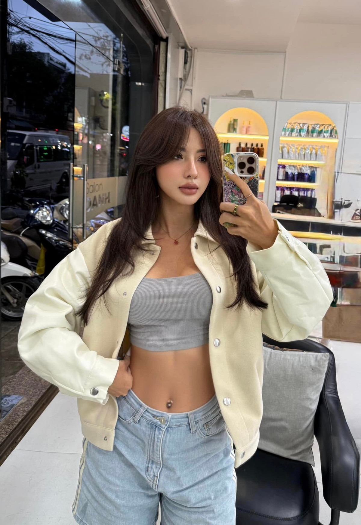 Dù từng là hiện tượng mạng một thời, nhưng hiện tại, Quỳnh Ruby có phần kín tiếng hơn trên mạng xã hội. Cô ít chia sẻ về cuộc sống riêng tư mà chủ yếu đăng tải những hình ảnh đời thường hoặc các chuyến du lịch sang chảnh.