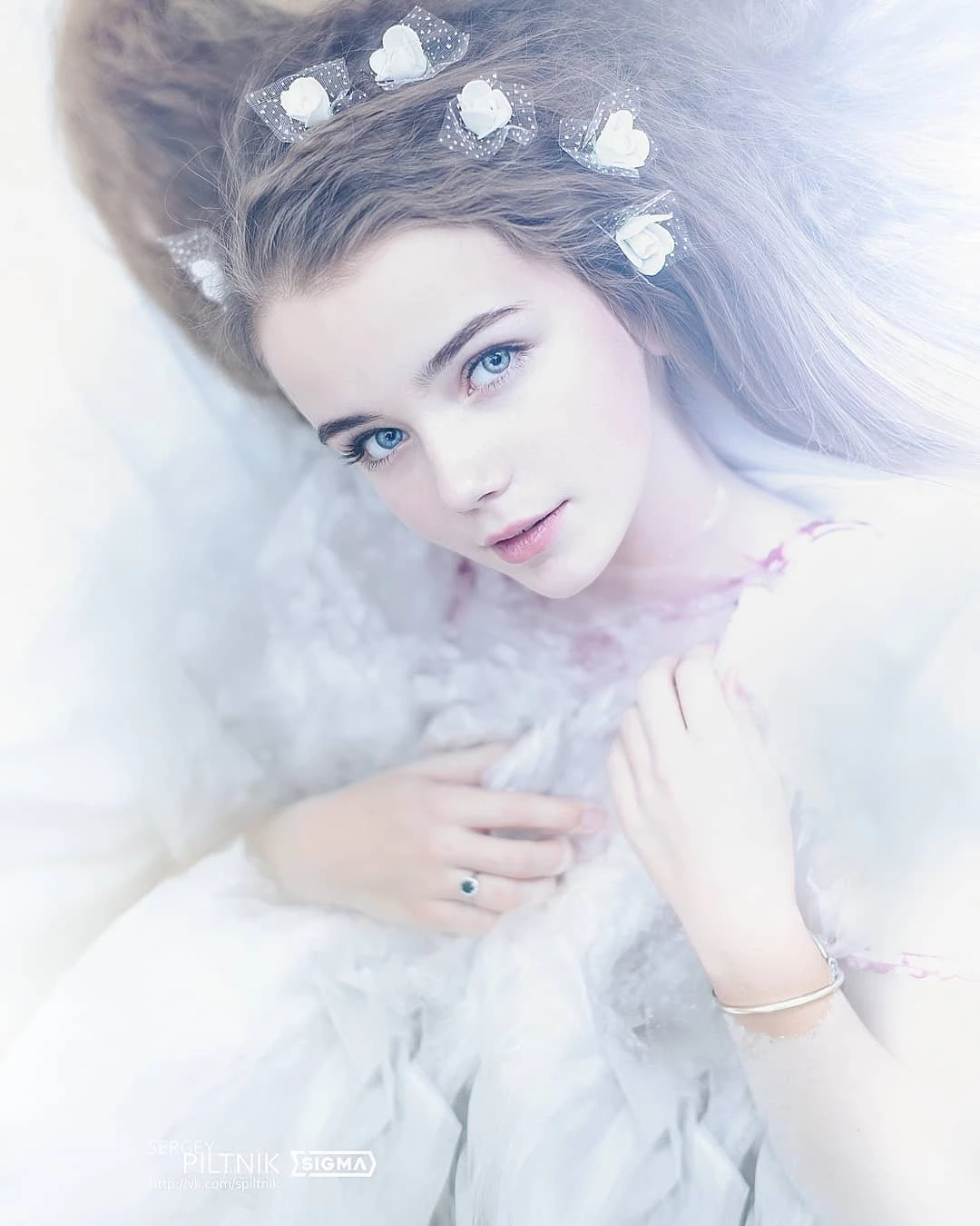 Anna có vẻ đẹp cuốn hút. Cô từng sải bước trong Tuần lễ Thời trang Belarus và nhận được nhiều lời khen cho thần thái cùng kỹ năng biểu diễn ấn tượng.