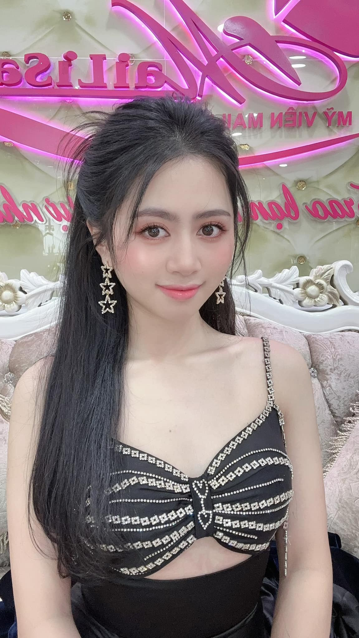 Thậm chí nhiều người còn nhầm tưởng Mỹ Duyên là con ruột, chứ không phải con dâu của bà Mai.