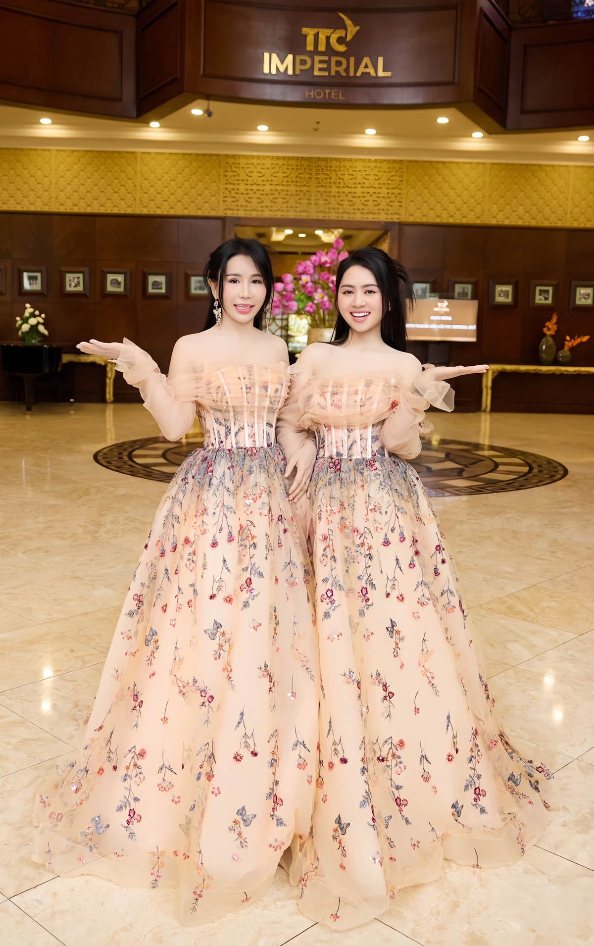 Dù là nữ doanh nhân nổi tiếng, có tiếng "mát tay" trong kinh doanh, lại sở hữu khối tài sản đáng nể, bà Phan Thị Mai (Mailisa) vẫn luôn khiến dân mạng ngưỡng mộ bởi hình ảnh một người mẹ chồng tâm lý, gần gũi và văn minh.