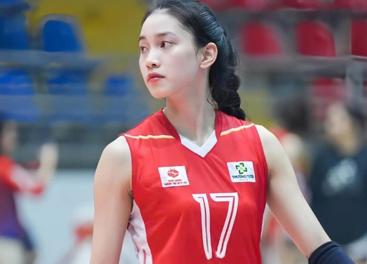 Trong làng thể thao Việt Nam, không thiếu những vận động viên tài năng và nổi bật, nhưng Nguyễn Thị Phương – cô gái đến từ bộ môn bóng chuyền – là một cái tên đặc biệt khiến không chỉ khán giả yêu thích bộ môn này mà còn là những người yêu mến thể thao nói chung phải ngưỡng mộ.