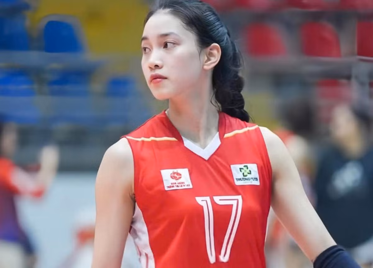 Trong làng thể thao Việt Nam, không thiếu những vận động viên tài năng và nổi bật, nhưng Nguyễn Thị Phương – cô gái đến từ bộ môn bóng chuyền – là một cái tên đặc biệt khiến không chỉ khán giả yêu thích bộ môn này mà còn là những người yêu mến thể thao nói chung phải ngưỡng mộ.