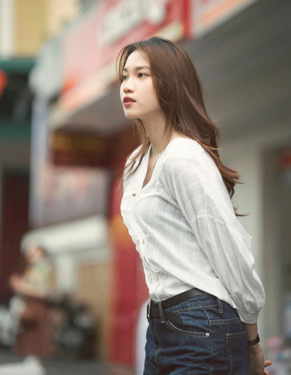 Cô nàng theo đuổi phong cách nữ tính, nhẹ nhàng.