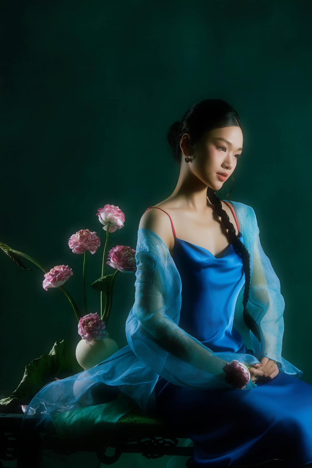 Với nền tảng học vấn vững chắc, kỹ năng ngoại ngữ tốt và phong cách chuyên nghiệp, Xuân Linh được kỳ vọng sẽ trở thành một nhân tố tích cực trong công tác ngoại giao của Việt Nam trong tương lai.