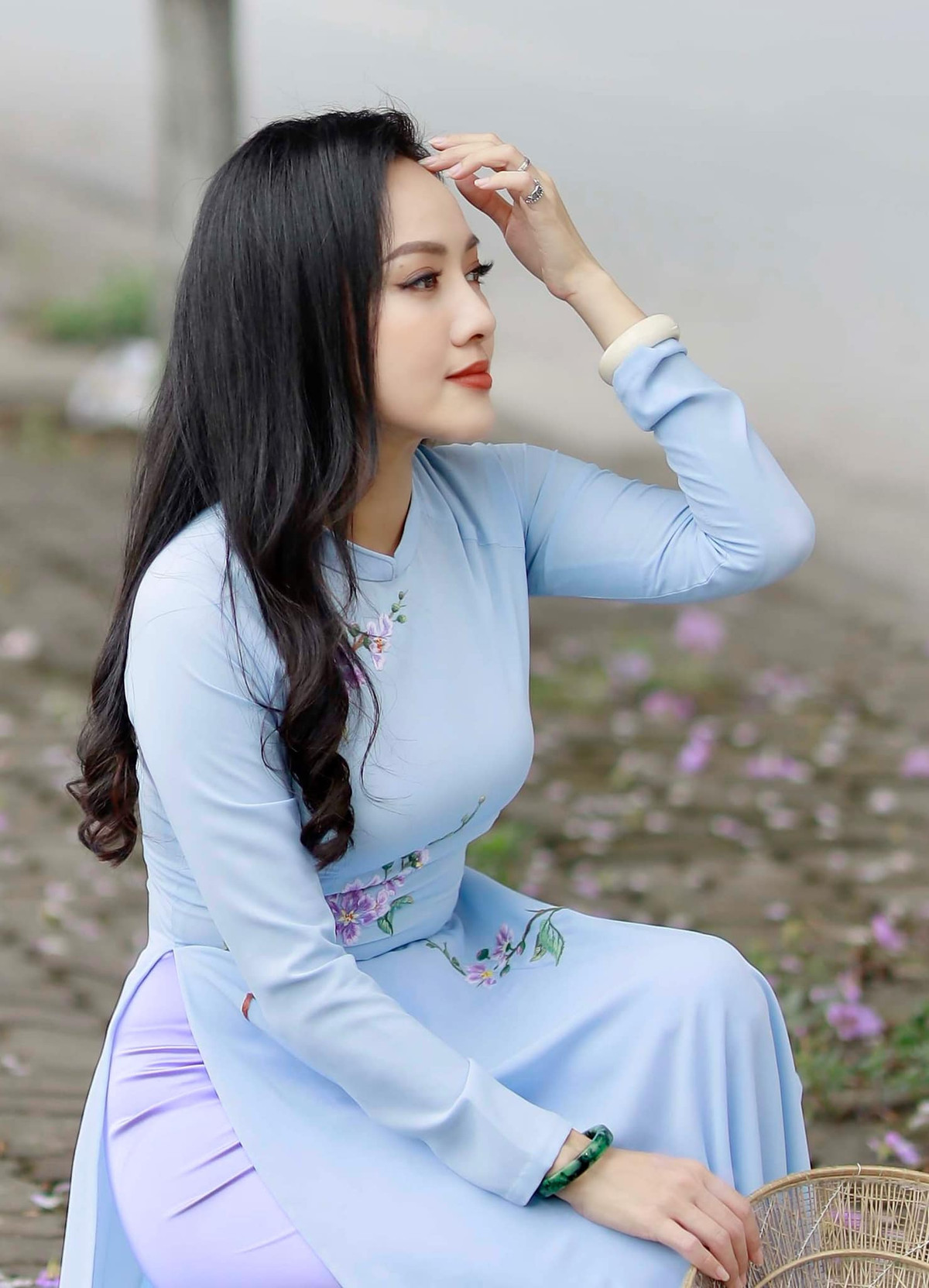 BTV Hoài Anh không chỉ là một trong những MC được yêu thích nhất của VTV mà còn là nữ BTV miền Nam đầu tiên đảm nhiệm vai trò dẫn chương trình Thời sự 19h. Chất giọng miền Nam ngọt ngào, phong thái điềm tĩnh, chuyên nghiệp giúp cô trở thành gương mặt quen thuộc với khán giả cả nước.