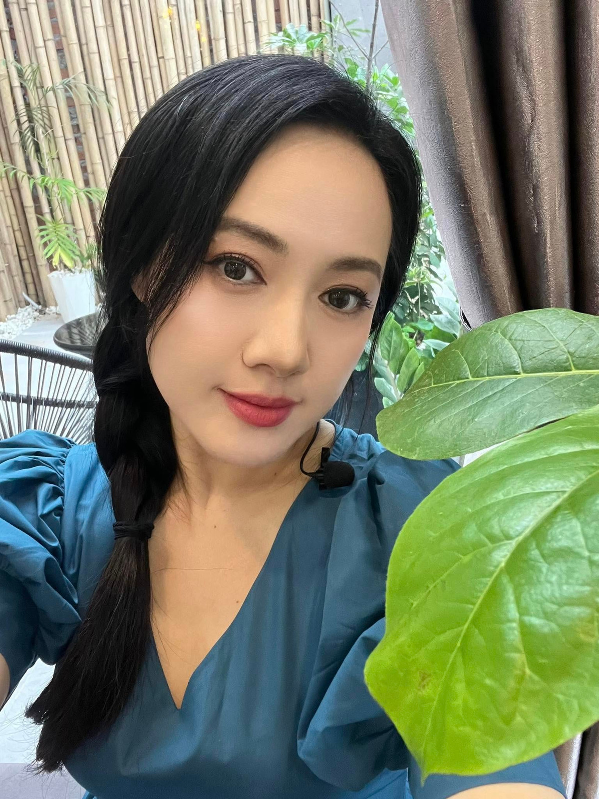 Không chỉ nổi tiếng với phong thái dẫn chương trình thanh lịch, Hoài Anh còn cho thấy sự linh hoạt khi biến hóa đa dạng trong nhiều vai trò khác nhau. Dù xuất hiện ở đâu, cô vẫn luôn giữ được sức hút đặc biệt, vừa gần gũi, vừa đầy bản lĩnh.