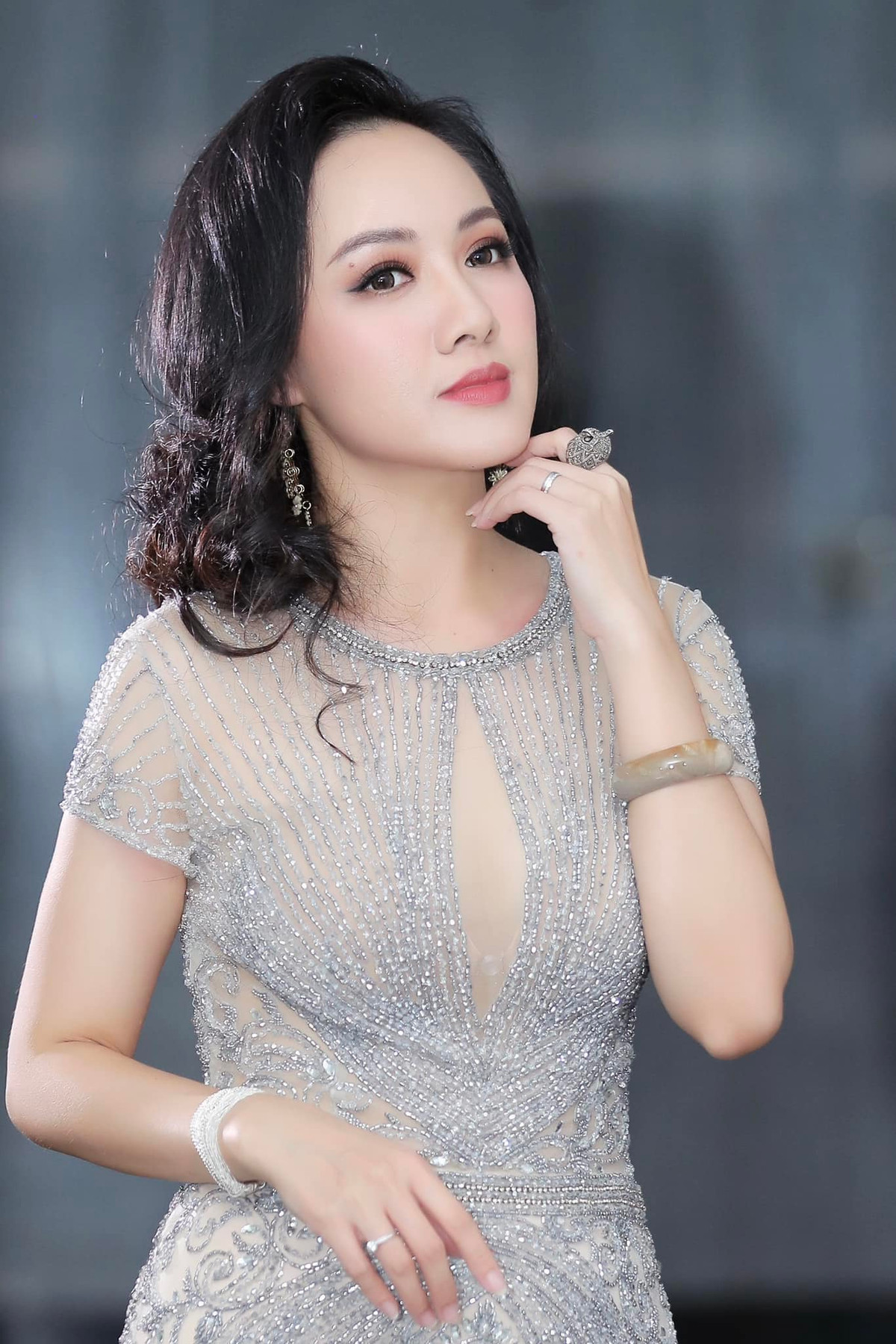 Sau nhiều năm gắn bó với bản tin Thời sự, năm 2021, Hoài Anh bất ngờ rẽ hướng sang lĩnh vực mới khi chuyển công tác sang Ban Văn nghệ của Đài Truyền hình Việt Nam. Tại đây, cô tiếp tục thử sức với những chương trình mang tính nghệ thuật, giải trí, cho thấy sự linh hoạt trong sự nghiệp.