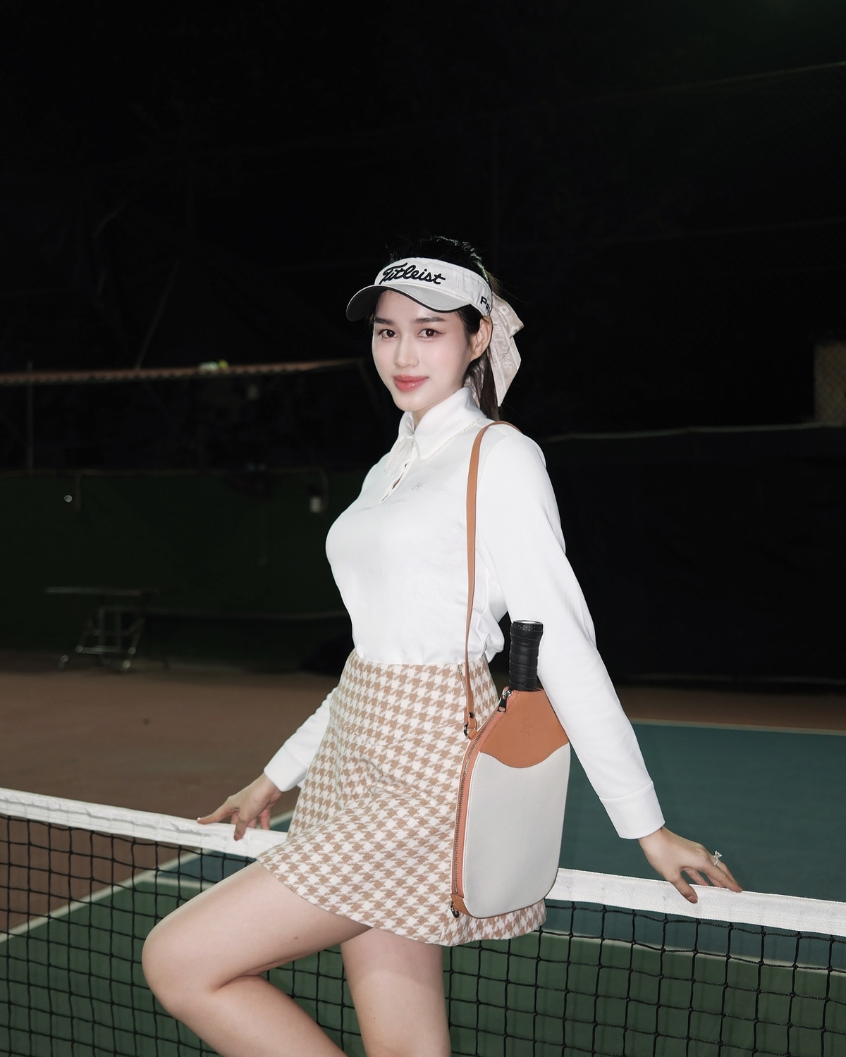 Cô không chỉ sở hữu nhan sắc nổi bật mà còn là hình mẫu phụ nữ hiện đại – đam mê thể thao, quan tâm đến sức khỏe và luôn lan tỏa năng lượng tích cực đến cộng đồng.