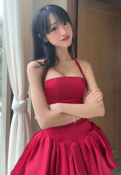 Bên cạnh việc chia sẻ hình ảnh, Clara Đào cũng không giấu giếm về hành trình "thay đổi bản thân", thường xuyên tâm sự cùng người hâm mộ về lý do, quá trình hồi phục cũng như những suy nghĩ tích cực sau phẫu thuật.