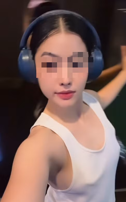 Cách đây ít lâu, một tài khoản có tên S từng gây xôn xao mạng xã hội khi đăng tải những video trong phòng tập với trang phục mát mẻ, thậm chí không diện nội y.