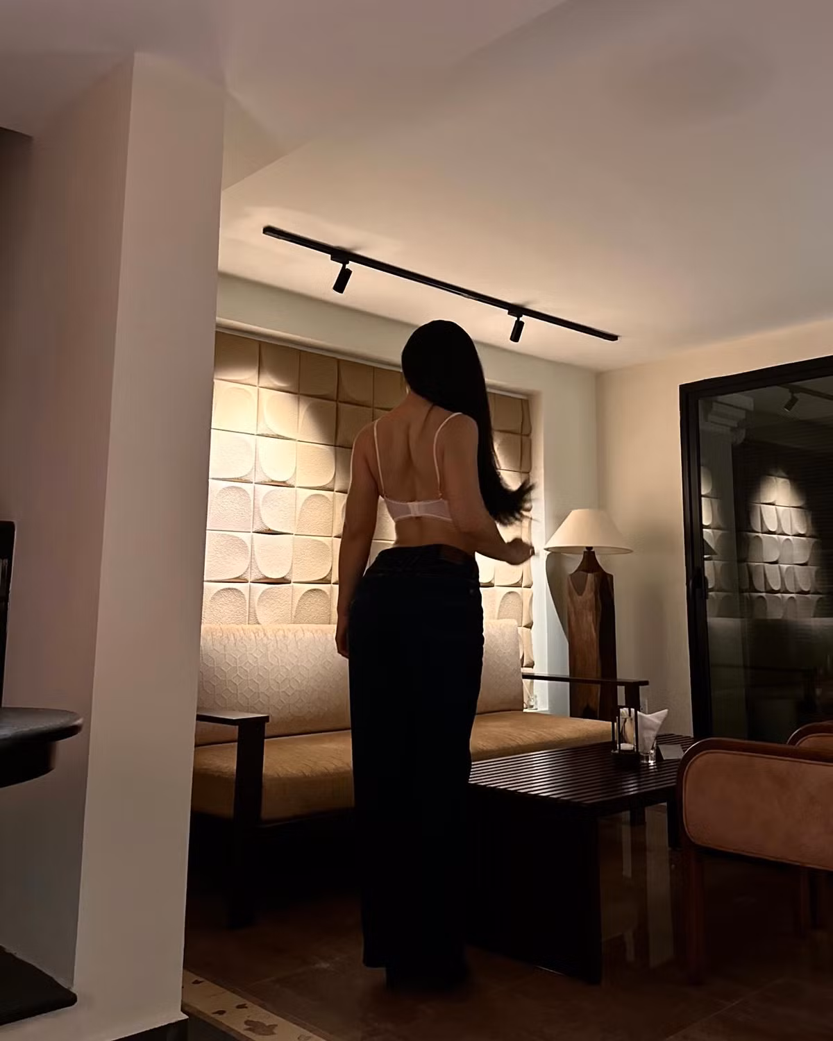 Cũng bởi những hình ảnh "mát mẻ" được đăng tải nên tài khoản của cô nàng có số lượng người theo dõi tăng đáng kể.