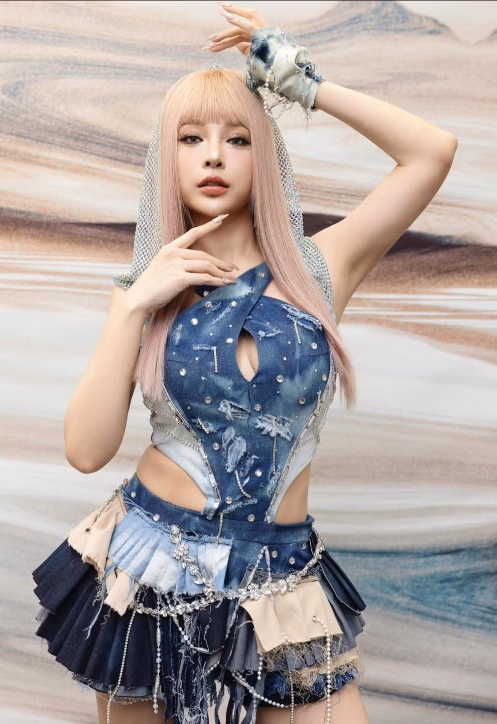 Gần đây, Huyền Baby đánh dấu sự trở lại sau khoảng 10 năm vắng bóng thông qua chương trình Chị đẹp đạp gió rẽ sóng. Huyền Baby nhanh chóng trở thành một trong những chị đẹp được yêu thích nhất nhờ ngoại hình sáng, trẻ trung so với tuổi cùng kỹ năng trình diễn, vũ đạo tốt.