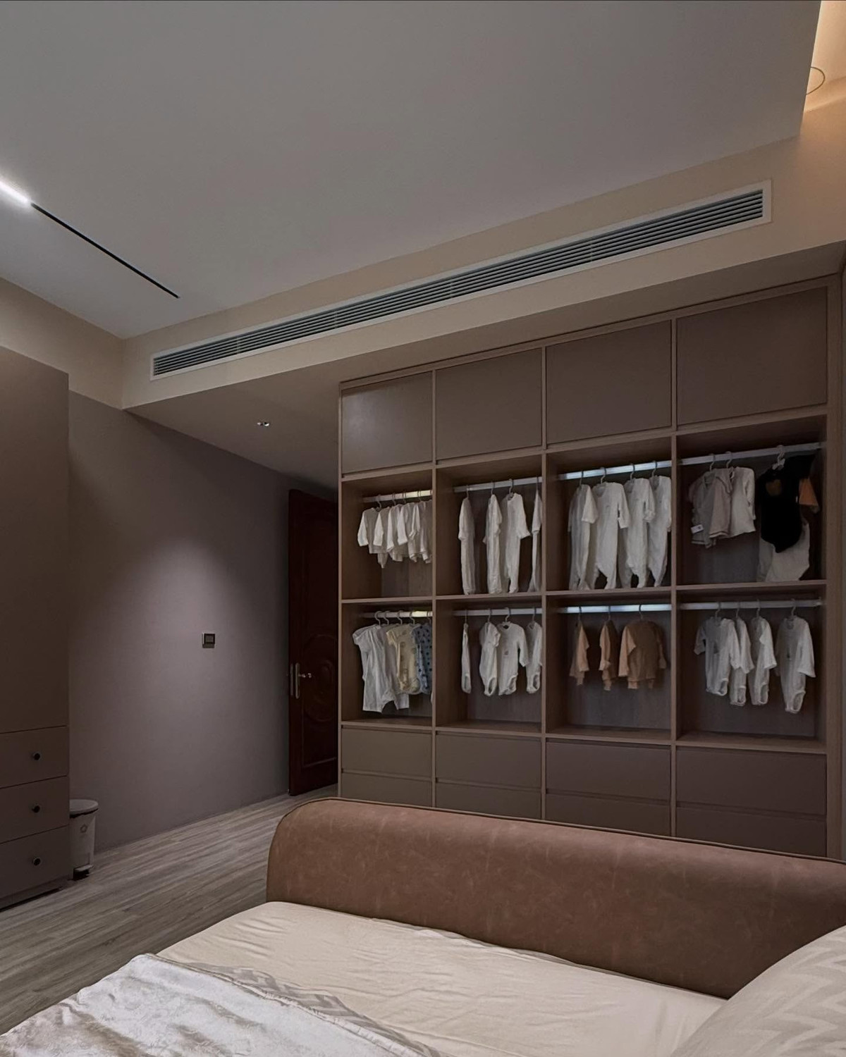 Trước đó, trong quá trình chuẩn bị đón bé Panda, Mai Ngọc đã tổ chức một buổi tiệc Baby Shower ấm cúng cùng gia đình và bạn bè.