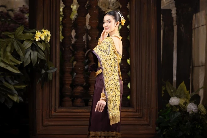 Jenna Norodom (sinh năm 2012) là một trong những nàng công chúa nổi tiếng của Campuchia. Từ ngày bé, cô nàng đã gây ấn tượng với vẻ ngoài xin xắn, trong trẻo, khiến người đối diện nhớ mãi không quên từ lần gặp đầu tiên.