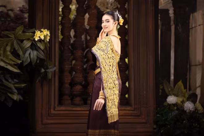 Jenna Norodom (sinh năm 2012) là một trong những nàng công chúa nổi tiếng của Campuchia. Từ ngày bé, cô nàng đã gây ấn tượng với vẻ ngoài xin xắn, trong trẻo, khiến người đối diện nhớ mãi không quên từ lần gặp đầu tiên.