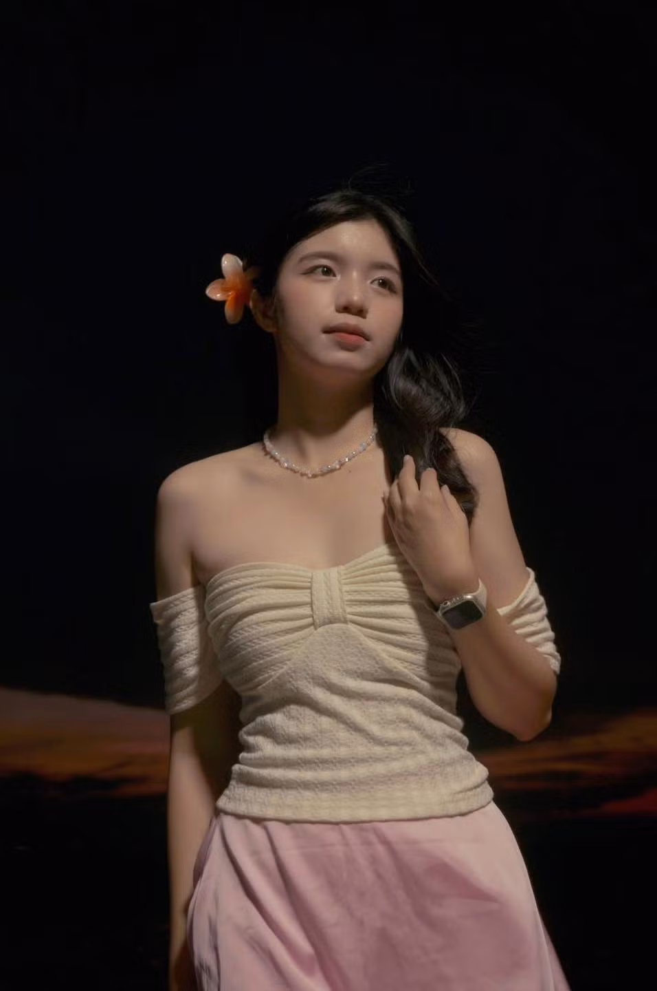 Về lý do phải đeo khẩu trang, được biết đây là điều bắt buộc để làm quen dần, bởi ở lễ diễu binh, diễu hành ở đại lễ 30/4 các nữ chiến sĩ sẽ phải đeo mặt nạ chống nhận diện.