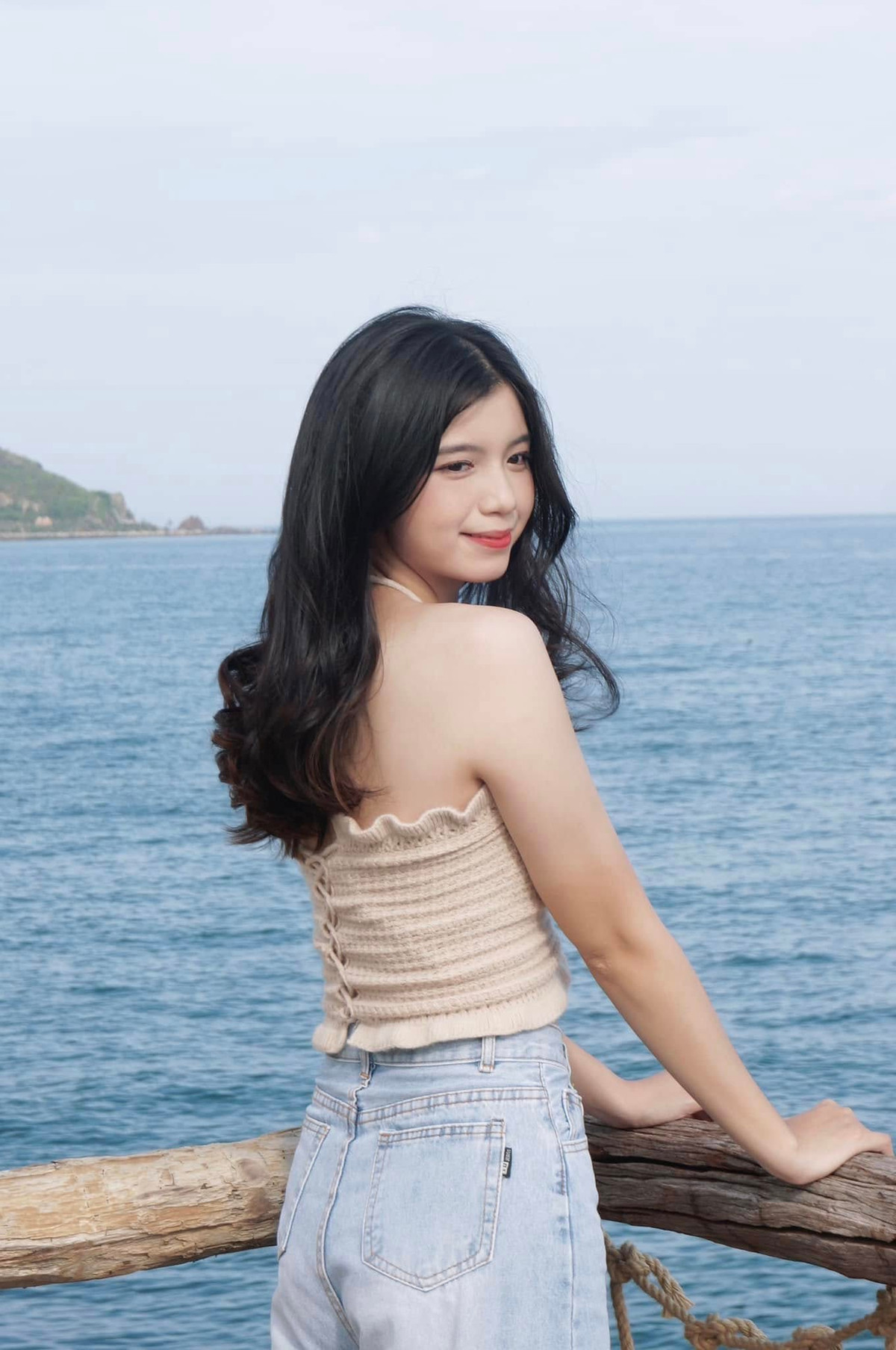 Trên các nền tảng mạng xã hội, Bảo Chinh cũng thường xuyên chia sẻ, cập nhật khoảnh khắc đẹp khi tập luyện chuẩn bị cho lễ diễu binh diễu hành kỷ niệm 50 năm ngày giải phóng miền Nam, thống nhất Đất nước.