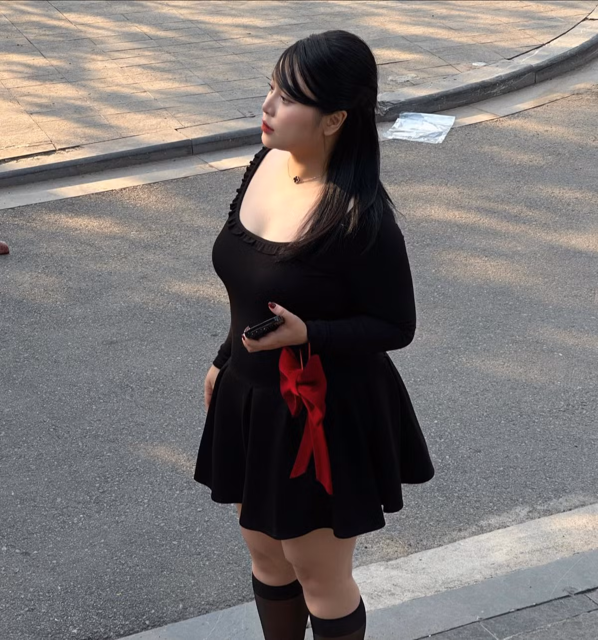 Năng lượng vui tươi, cùng những điệu nhảy cuốn hút của cô gái cao 1m56, nặng 70 kg, khiến cho nhiều người xem phải bật cười.