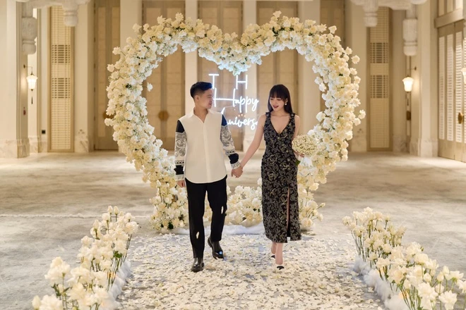 Cô sở hữu nhiều quần áo, túi xách, phụ kiện thuộc các thương hiệu thời trang đẳng cấp thế giới như Moschino, Gucci, Dior, Chanel…