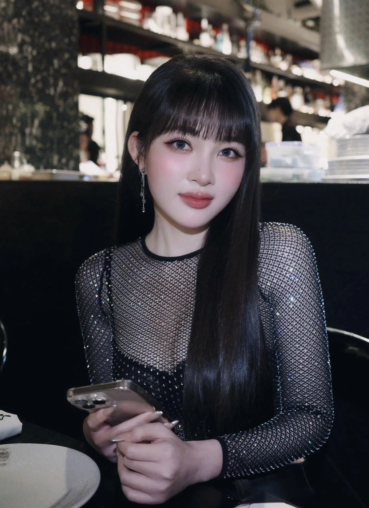 Thu Hương thường xuyên chia sẻ hình ảnh hạnh phúc bên ông xã và các con. Cô cùng chồng lần lượt chào đón con gái đầu lòng vào năm 2020, con trai thứ vào năm 2022 và con trai út vào năm 2023.