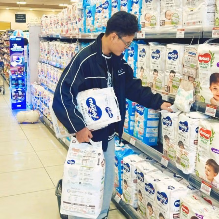 Đến tháng 4/2024, Ximer kết hôn và cuối năm đó đón con đầu lòng. Trên mạng xã hội, anh thường xuyên chia sẻ hình ảnh gia đình hạnh phúc, xây dựng hình tượng người chồng, người cha mẫu mực, đảm đang.