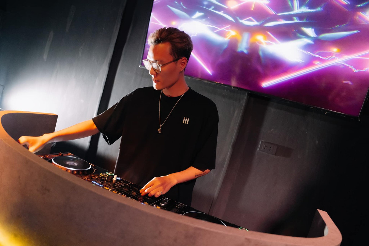 Ximer, tên thật Phan Ngọc, sinh năm 1997 tại Hà Nội, là một DJ, VJ và nhà sản xuất âm nhạc.