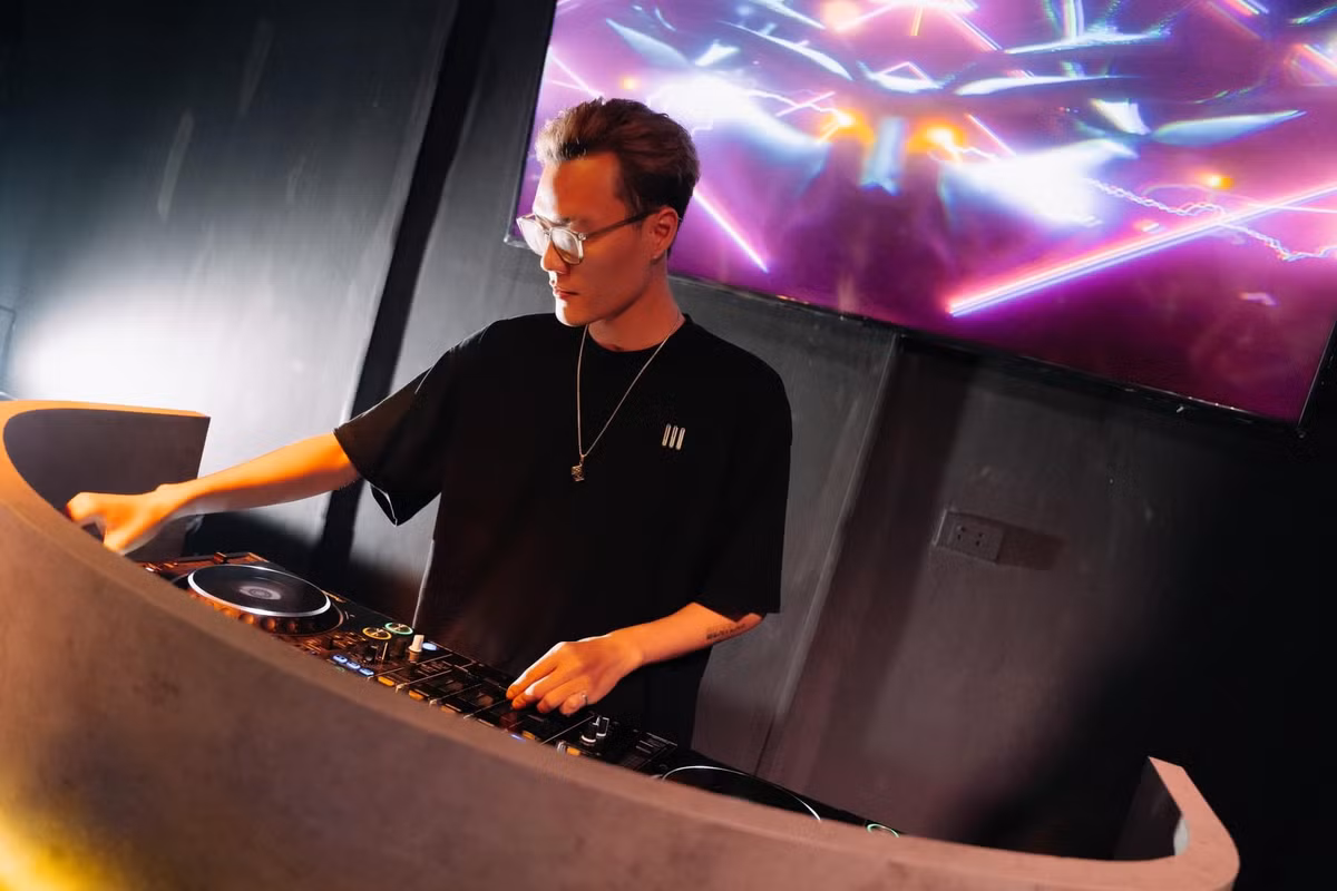 Ximer, tên thật Phan Ngọc, sinh năm 1997 tại Hà Nội, là một DJ, VJ và nhà sản xuất âm nhạc.