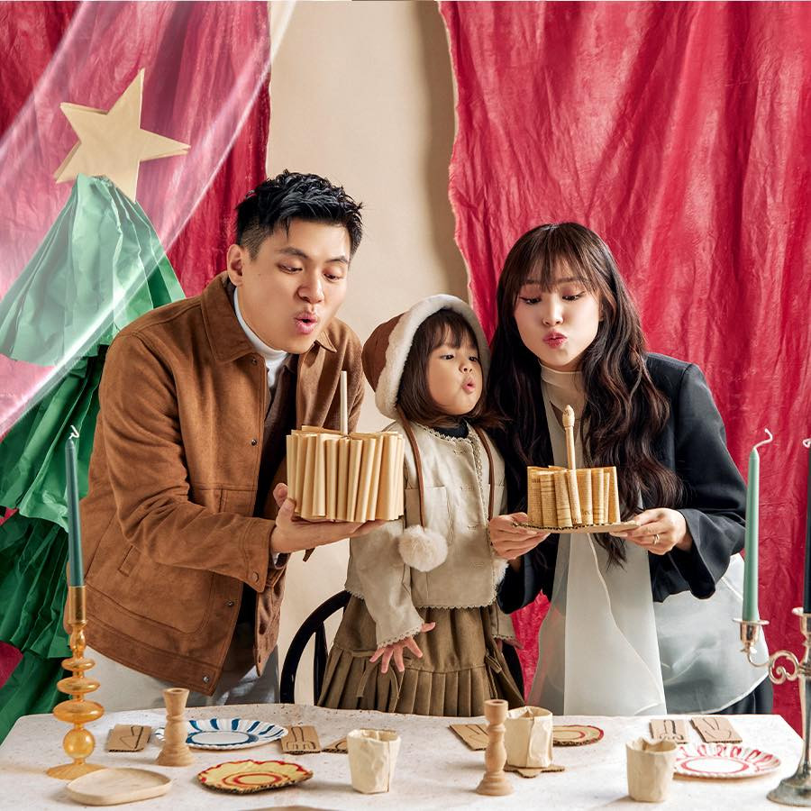 Mặc dù còn bé nhưng Pam đã là một gương mặt cực nổi tiếng trên mạng xã hội, tài khoản Instagram của Pam hiện có hơn 1 triệu lượt theo dõi.