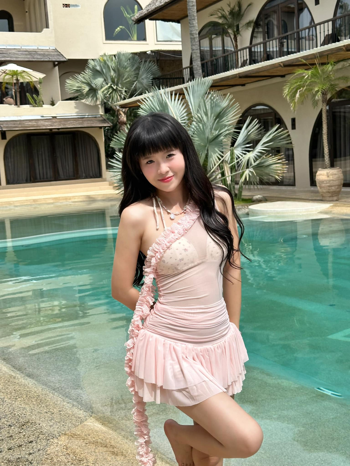Không chỉ thu hút bởi ngoại hình, Thúy Kiều còn ghi điểm với phong cách diễn xuất tự nhiên, duyên dáng, thường đảm nhiệm những vai nữ chính có tính cách hiền lành, dễ thương - rất “đời” và gần gũi. Chính điều đó đã giúp cô trở thành hình mẫu lý tưởng trong mắt nhiều khán giả trẻ.
