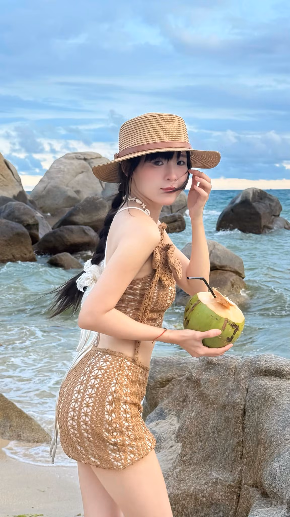 Điều đặc biệt trong phong cách của Thúy Kiều là sự tự nhiên nhưng không hề đơn điệu. Tất cả đều được lựa chọn và phối hợp khéo léo để giữ lại đúng “chất” riêng – dịu dàng, nữ tính nhưng vẫn hiện đại.