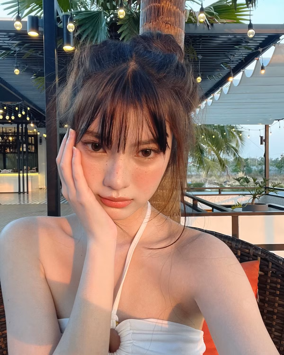 Không chỉ được khen ngợi về ngoại hình, gu thời trang của cô cũng rất được lòng công chúng.