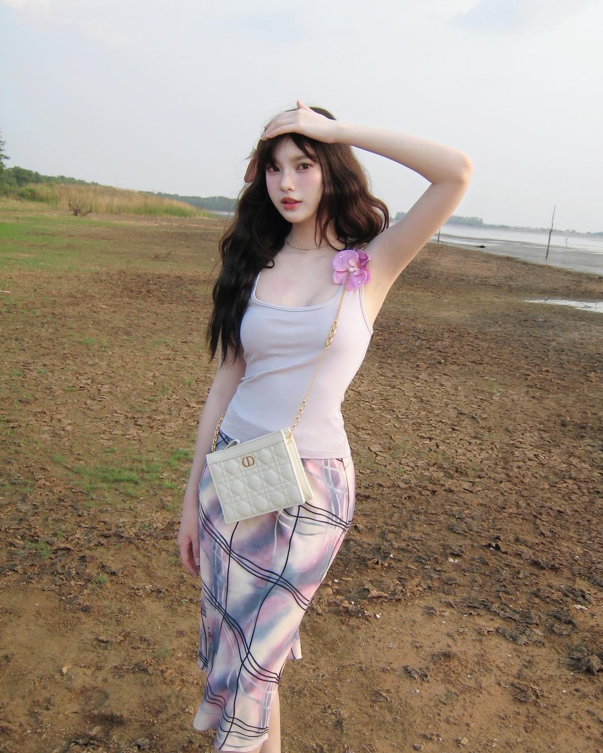 Punchrakmeow tên thật là Phanthita Boonchuan, sinh năm 2007. Hiện, cô đã hoàn thành chương trình trung học tại trường Buriam Pittayakhom và đang chuẩn bị quá trình nhập học đại học Khon Kaen với tư cách sinh viên năm nhất Khoa Y.