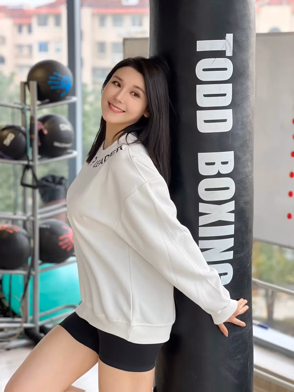 Nếu ai nghĩ rằng cơ bắp và đường cong gợi cảm không thể song hành, thì Liu Tai Yang chính là minh chứng hoàn hảo chứng minh điều ngược lại.