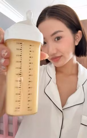 Thế nhưng, sau khi kết hôn với bạn trai – doanh nhân trẻ được biết đến với biệt danh Duy Nhỏ (Bụt) vào năm 2022, và hạ sinh con đầu lòng, Huyền khiến ai cũng ngỡ ngàng khi thay đổi hoàn toàn hình ảnh cá nhân.