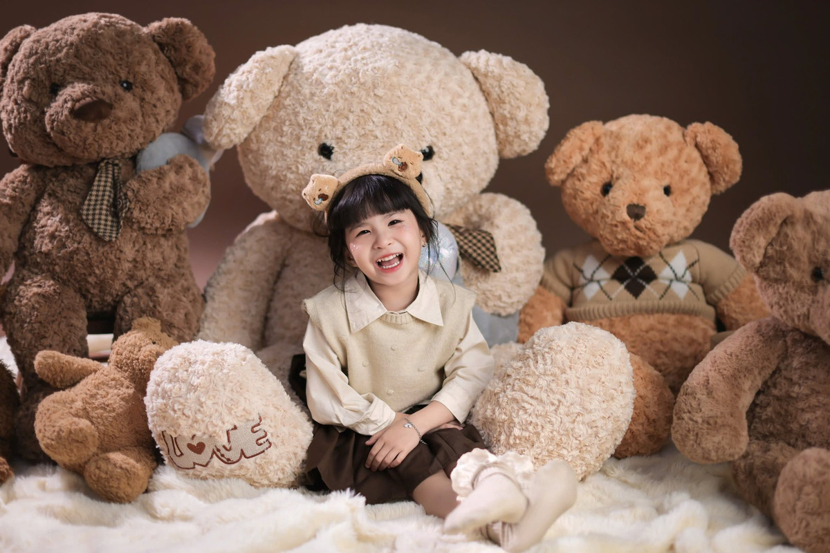 Trong bài đăng, Thiên An bày tỏ tình cảm dành cho con gái: "Mừng Sol sinh nhật 4 tuổi. Cảm ơn con đã đến bên và đồng hành cùng mẹ. Yêu thương con thật nhiều. Chúc con an yên và hạnh phúc. Mong mọi thứ sẽ luôn nhẹ nhàng và suôn sẻ trên con đường lớn khôn của con."