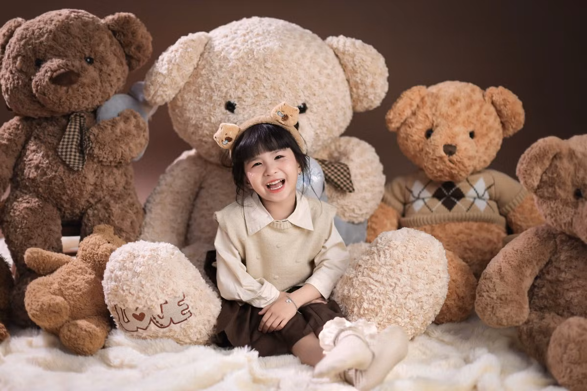 Trong bài đăng, Thiên An bày tỏ tình cảm dành cho con gái: "Mừng Sol sinh nhật 4 tuổi. Cảm ơn con đã đến bên và đồng hành cùng mẹ. Yêu thương con thật nhiều. Chúc con an yên và hạnh phúc. Mong mọi thứ sẽ luôn nhẹ nhàng và suôn sẻ trên con đường lớn khôn của con."