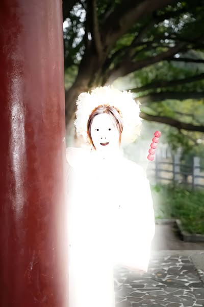 Mới đây, loạt ảnh của một số cô gái thử sức với phong cách này đã gây sốt trên mạng xã hội, nhưng không phải vì nhan sắc "tiên nữ giáng trần", mà bởi những bức hình trông như… lỗi photoshop nghiêm trọng.