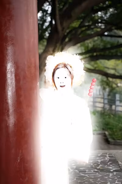 Mới đây, loạt ảnh của một số cô gái thử sức với phong cách này đã gây sốt trên mạng xã hội, nhưng không phải vì nhan sắc "tiên nữ giáng trần", mà bởi những bức hình trông như… lỗi photoshop nghiêm trọng.