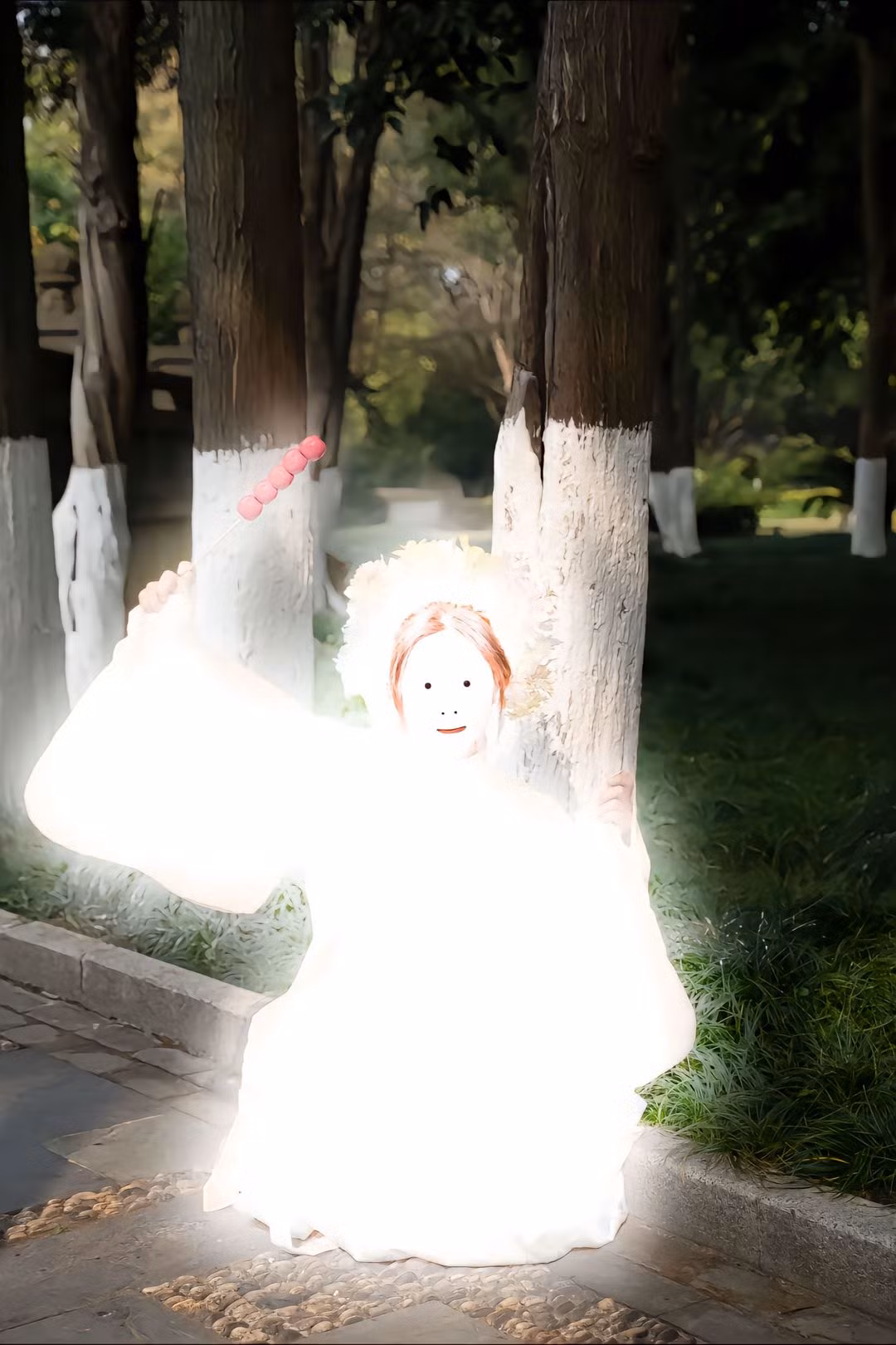 Trong bộ ảnh, các cô gái diện trang phục cổ trang tinh khôi, đứng giữa khung cảnh thiên nhiên thơ mộng.