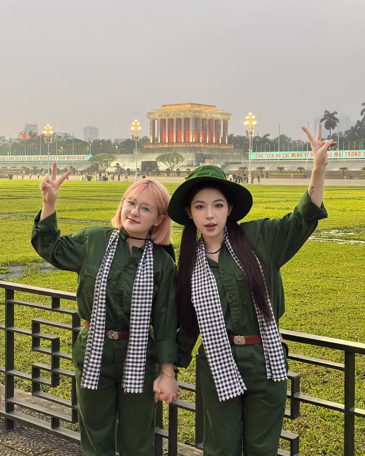 Nàng Tiktoker còn gửi gắm thông điệp yêu nước, nhớ ơn lịch sử qua đoạn clip ngắn nhảy bắt trend nhẹ nhàng mà đầy cảm xúc.