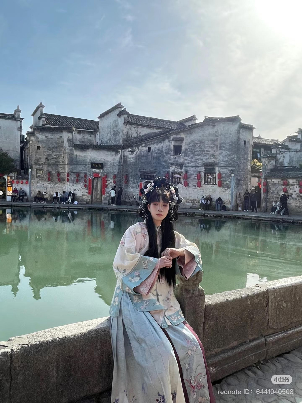 Tài trang điểm của các "pháp sư Trung Hoa" khiến nhiều người bất ngờ khi có thể họa mặt từ những thanh niên thành các cô nàng yểu điệu thục nữ.