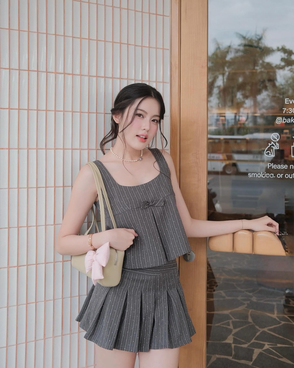 Phong cách thời trang của Tăng Mỹ Hàn được đánh giá là chuẩn "tiểu thư", với các trang phục mang tông màu sáng, pastel nhẹ nhàng.