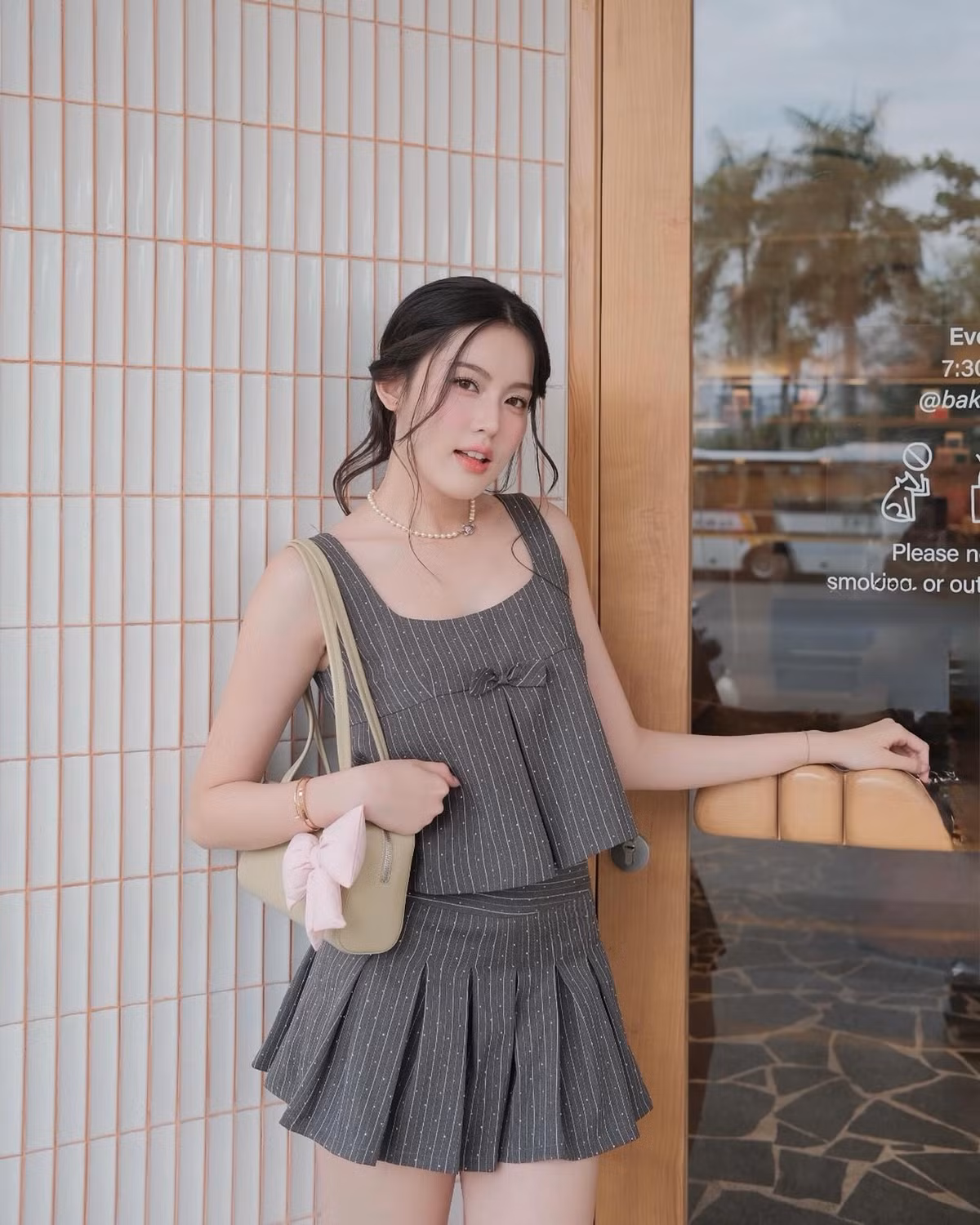 Phong cách thời trang của Tăng Mỹ Hàn được đánh giá là chuẩn "tiểu thư", với các trang phục mang tông màu sáng, pastel nhẹ nhàng.