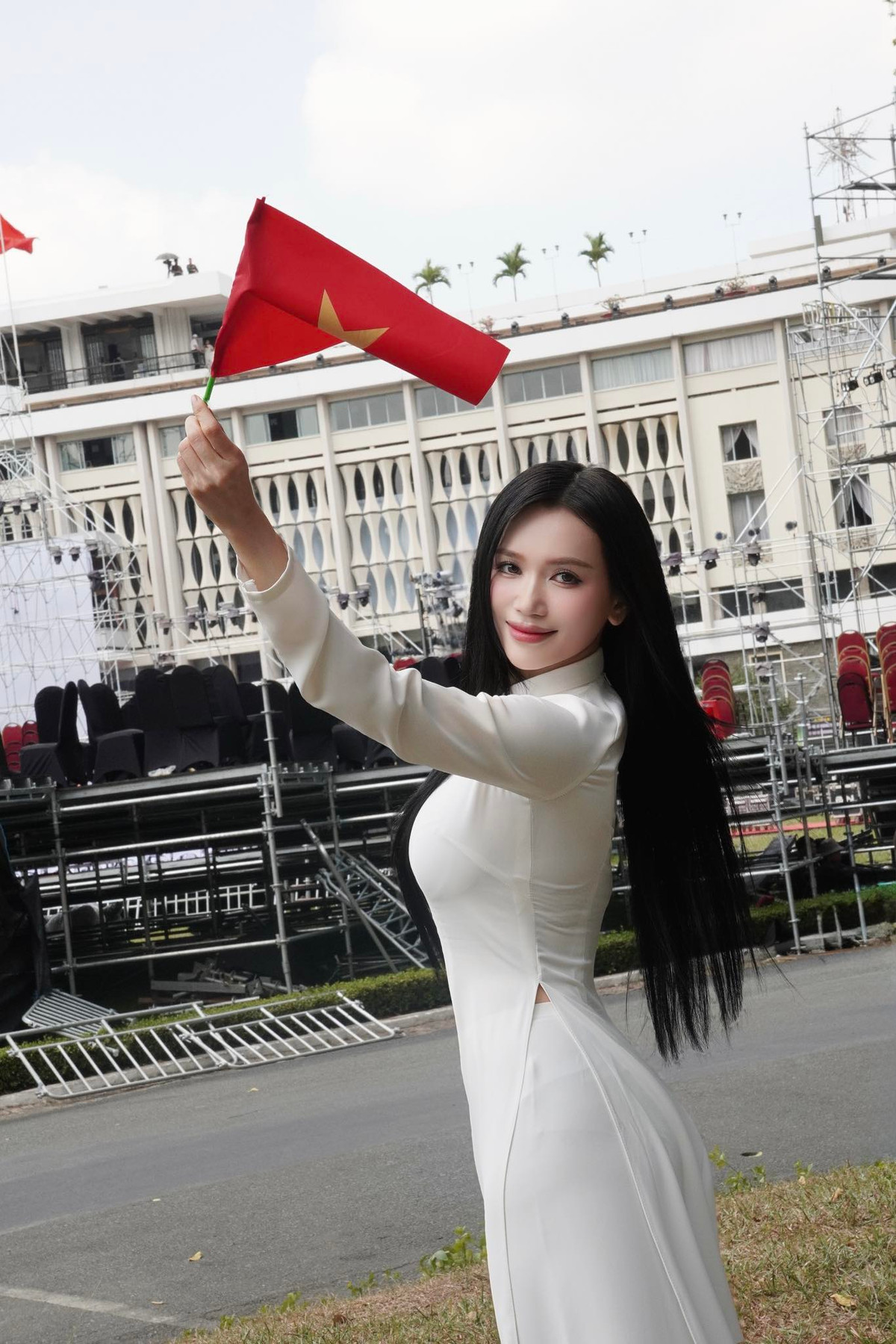 Dù là trên thảm đỏ, sân khấu hay đời thường, Sĩ Thanh luôn biết cách làm mới bản thân và tạo dấu ấn riêng bằng phong cách mix&amp;match hiện đại, bắt trend nhanh nhạy.