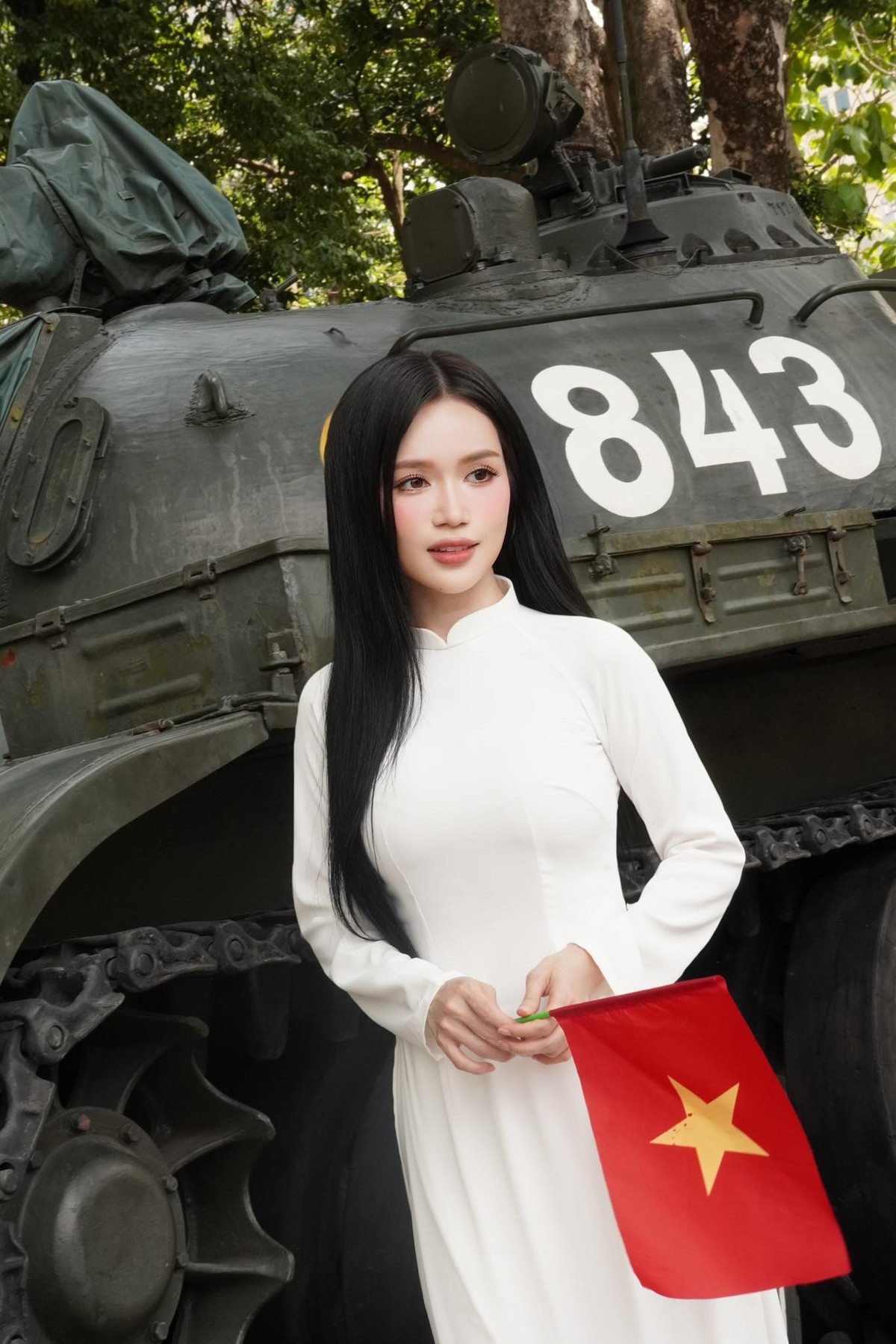 Sĩ Thanh nổi bật với diện mạo thanh lịch, nhẹ nhàng, mang đậm nét đẹp truyền thống của người con gái Việt Nam.